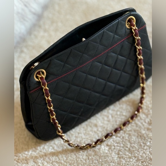 CHANEL Handbags - Chanel Matelasse Dark Navy VINTAGE AUTHENTIC Quilted Chain Shoulder Bag handbag